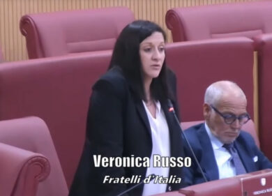 Liguria, in consiglio regionale FdI difende Toti e tuona contro la “mostrificazione” del presidente
