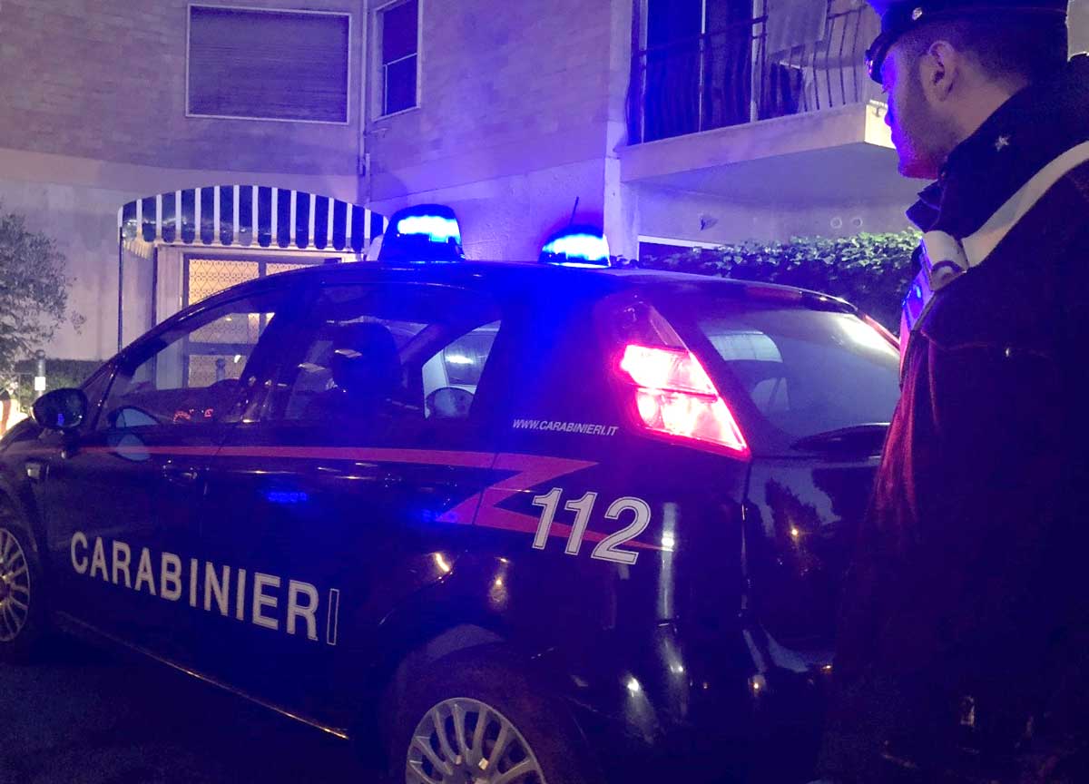 “Dacci i soldi o ti ammazziamo”: gang scatenata al bar, cliente massacrato “Dacci i soldi o ti ammazziamo”: gang scatenata al bar, cliente massacrato