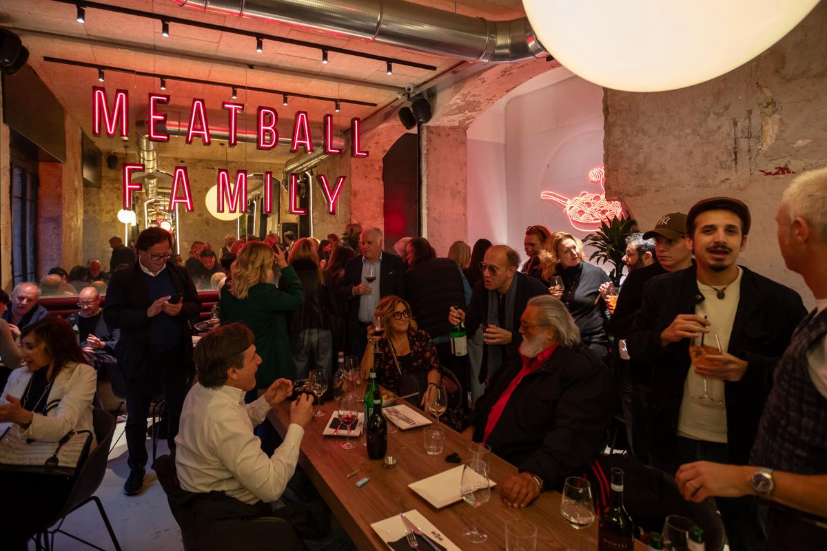 Meatball Family, due nuove aperture per le ‘polpette’ di Diego Abantuono. Quanti vip all’Opening Party (foto) Meatball Family, due nuove aperture per le ‘polpette’ di Diego Abantuono. Quanti vip all’Opening Party (foto)