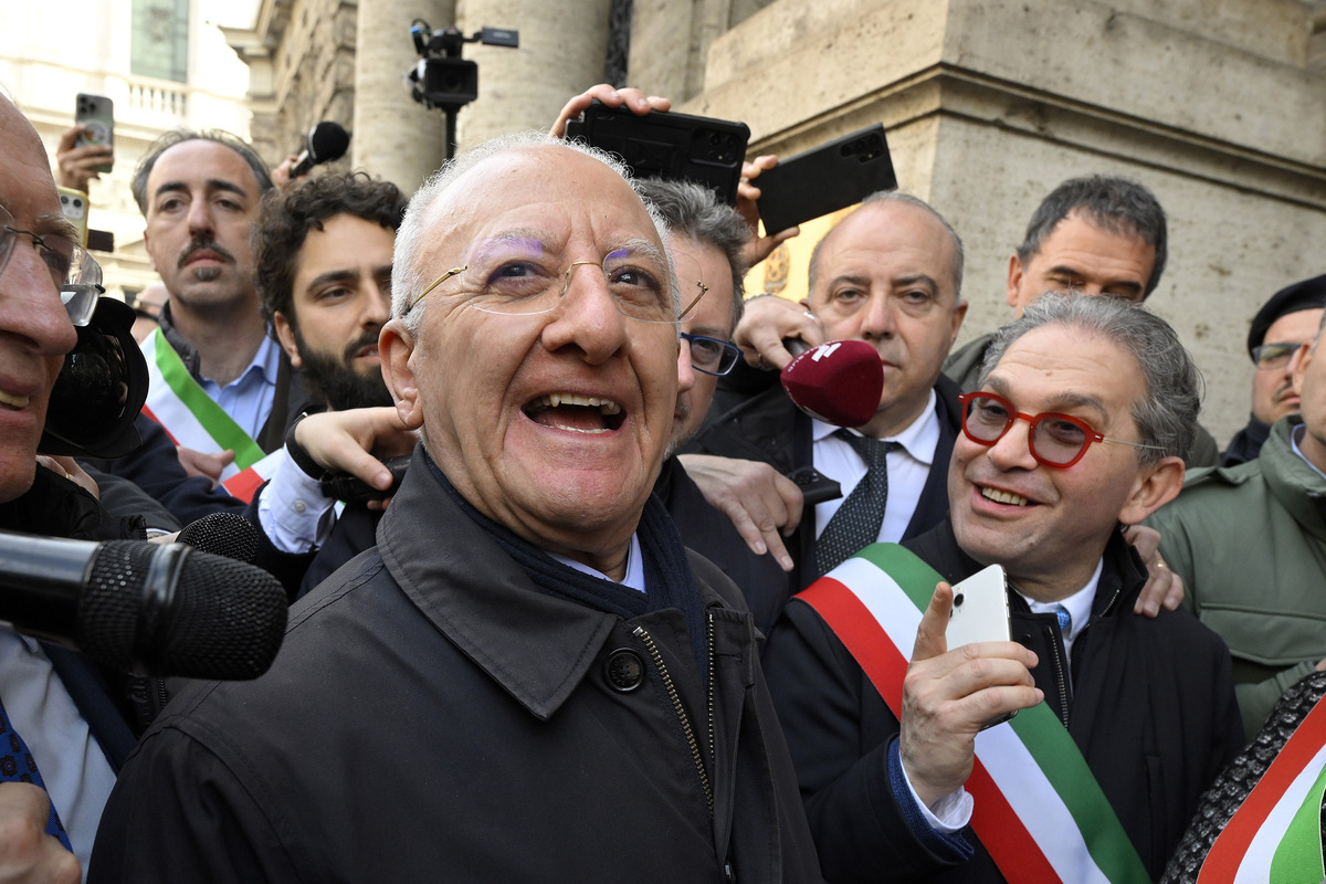 Fondi coesione, vittoria del “cacicco” De Luca: 45 giorni per i soldi al Sud