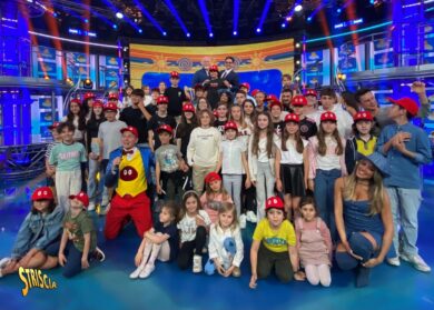 Pier Silvio Berlusconi: “Antonio Ricci birichino, un maestro”. Striscia la Notizia, l’open day per i “figli”