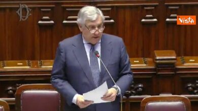Tajani: “Concessi i domiciliari a Ilaria Salis”. Partono gli applausi in Aula