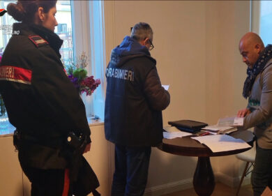 Sesso in cambio di aiuti economici: arrestato un funzionario del Comune VIDEO