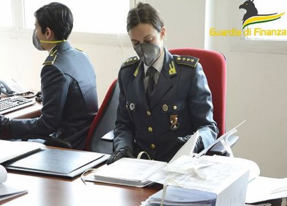 Truffe per un milione di euro: arrestata ex consulente finanziaria a Roma Truffe per un milione di euro: arrestata ex consulente finanziaria a Roma