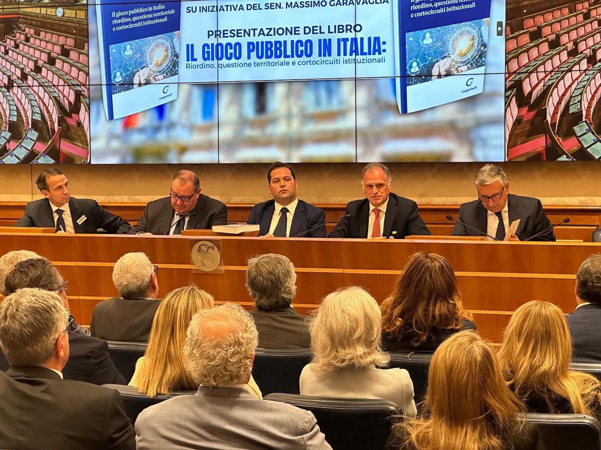 Senato, presentato il libro “Il gioco pubblico in Italia” di Geronimo Cardia Senato, presentato il libro “Il gioco pubblico in Italia” di Geronimo Cardia