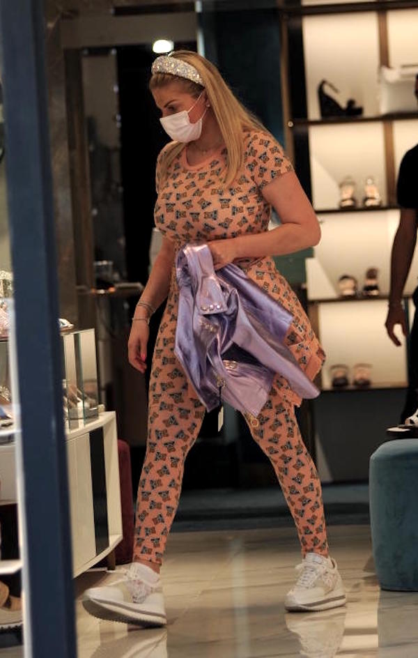 Cipriani: “20 operazioni e 200 punti per rifarmi glutei, seno e gambe” Cipriani: “20 operazioni e 200 punti per rifarmi glutei, seno e gambe”