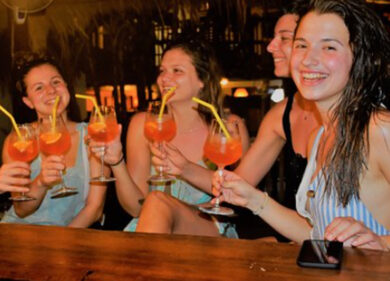 Spritz Decò a rischio allergeni. Il drink richiamato perché contiene solfiti