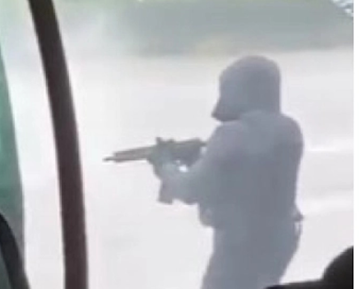 Assalto al furgone: l’impressionante video dell’evasione di Mohamed Amra Assalto al furgone: l’impressionante video dell’evasione di Mohamed Amra