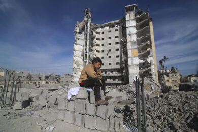 Israele, rapiti bimbi da Gaza: nelle fosse comuni corpi privi di organi