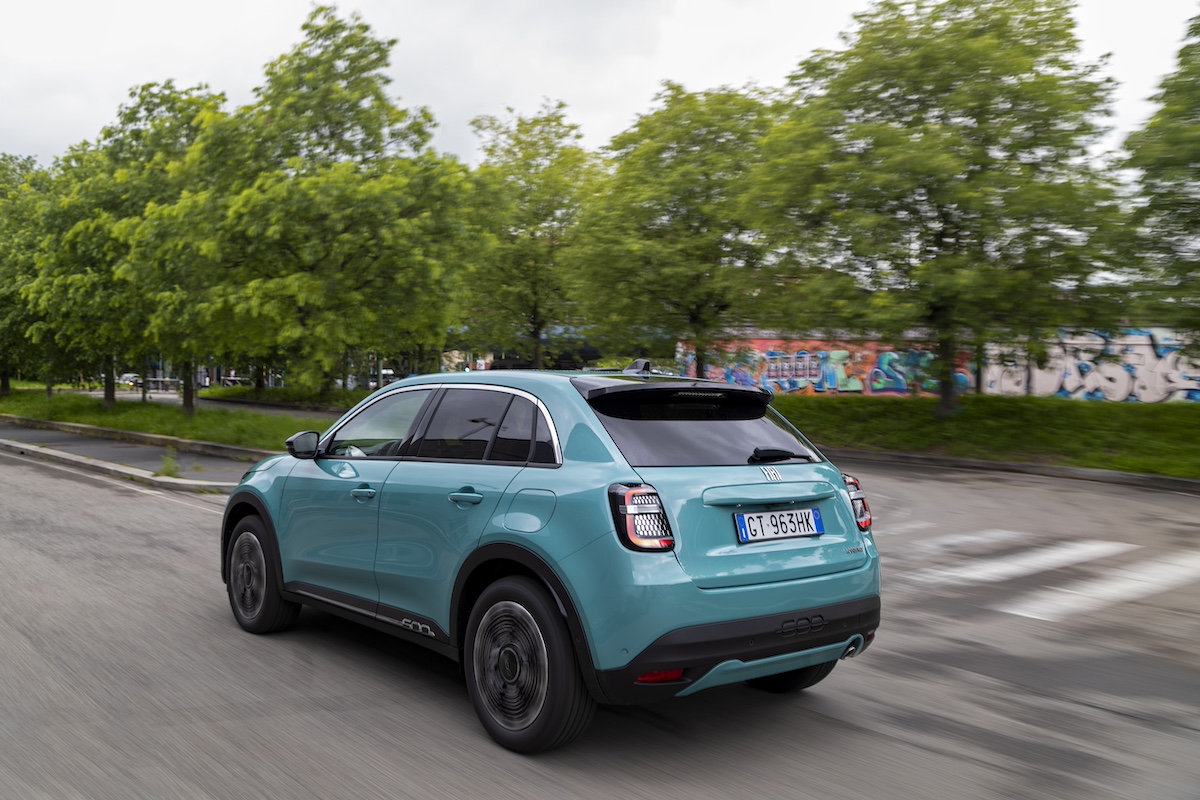 Fiat 600 Hybrid: la nuova compatta che unisce stile e sostenibilità Fiat 600 Hybrid: la nuova compatta che unisce stile e sostenibilità