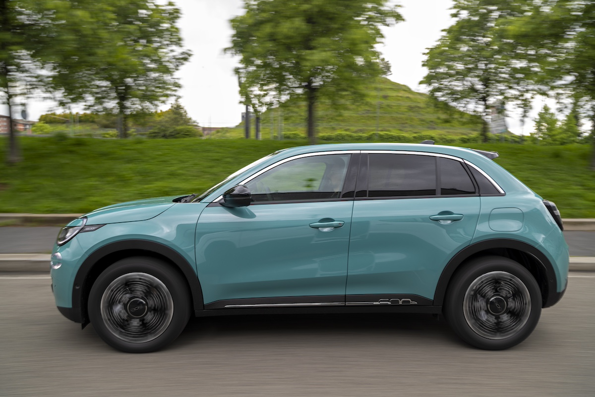 Fiat 600 Hybrid: la nuova compatta che unisce stile e sostenibilità Fiat 600 Hybrid: la nuova compatta che unisce stile e sostenibilità