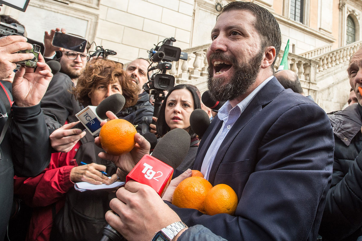 Virginia Raggi ko contro Casapound: “violenza privata”, assolto Luca Marsella