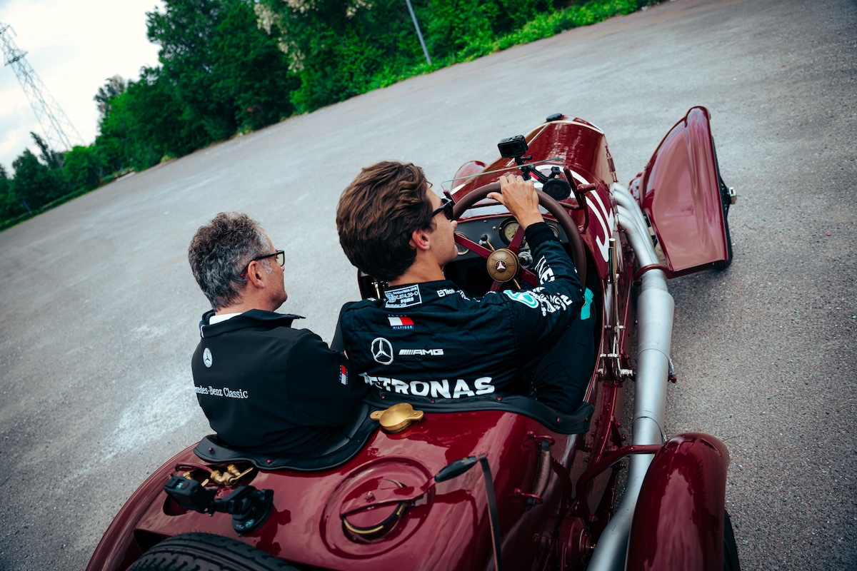 Russell guida la Mercedes storica e ritira Trofeo Bandini Russell guida la Mercedes storica e ritira Trofeo Bandini