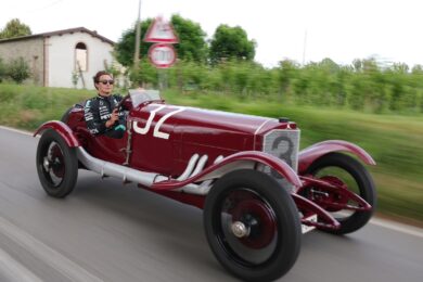 Russell guida la Mercedes storica e ritira Trofeo Bandini