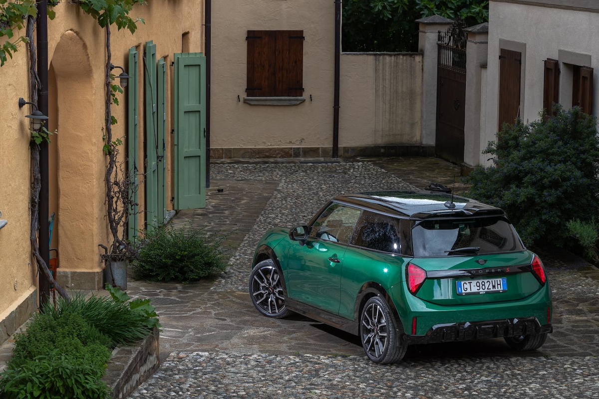 Nuova MINI Cooper: semplicità, carisma e innovazione