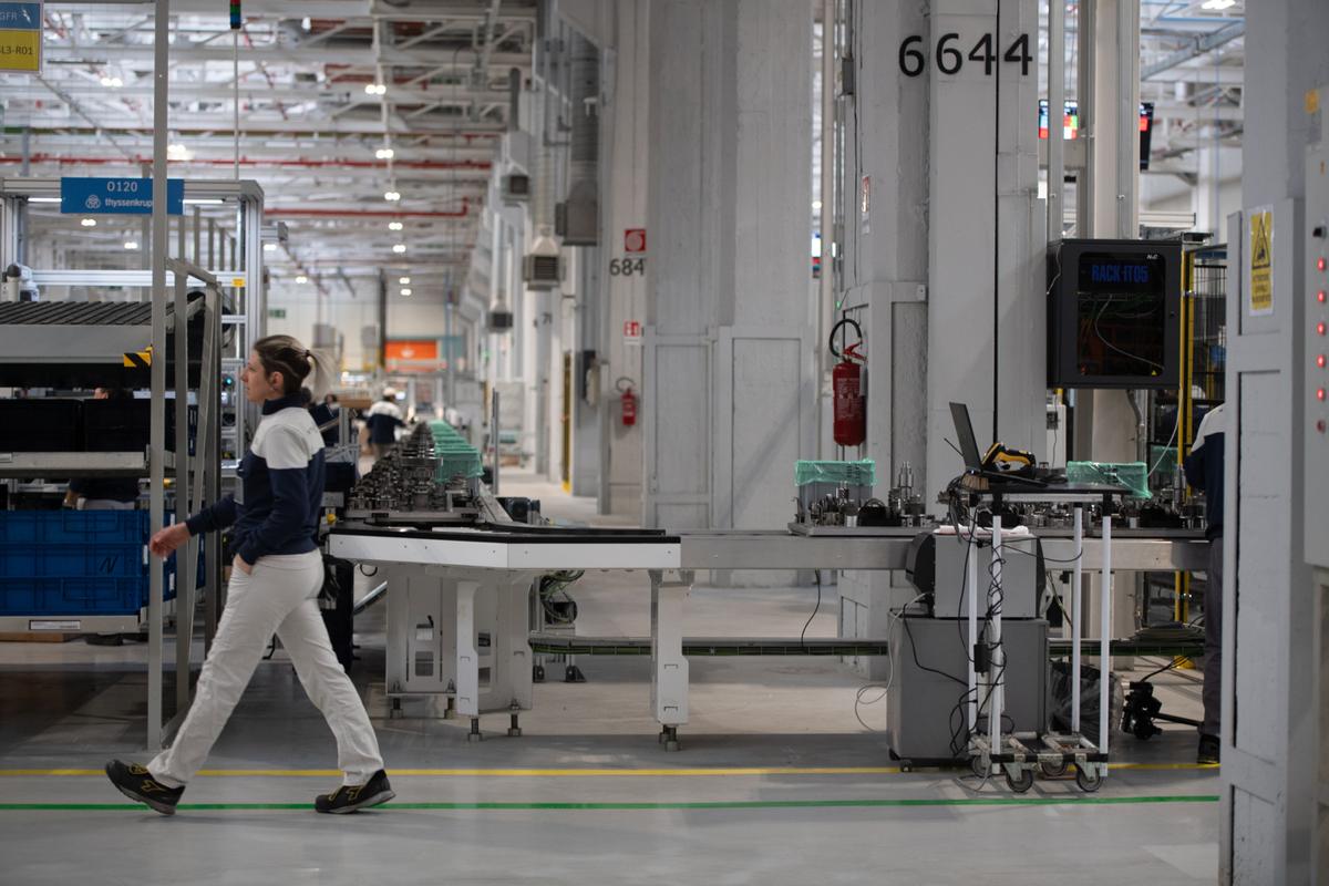 Stellantis, crolla la produzione di Mirafiori. Incubo Cig da 17 anni di fila Stellantis, crolla la produzione di Mirafiori. Incubo Cig da 17 anni di fila