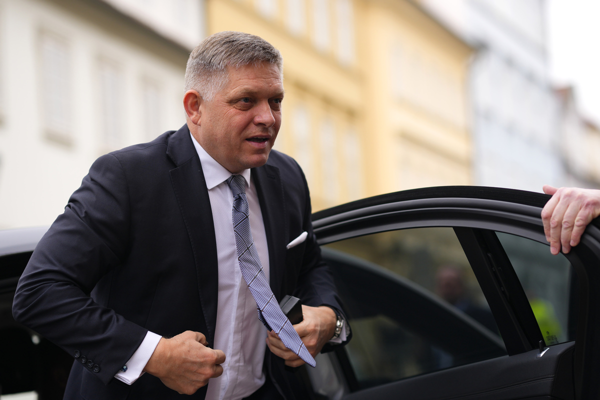 Slovacchia, Fico rioperato: “Condizioni critiche”. Ansia per il premier Slovacchia, Fico rioperato: “Condizioni critiche”. Ansia per il premier