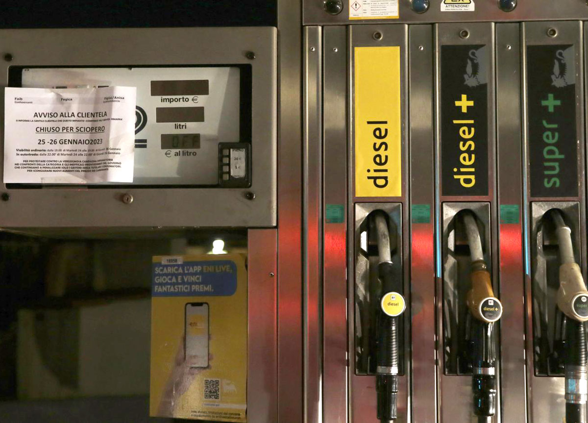 Monza, piromane tenta di dare fuoco alla pompa di benzina Monza, piromane tenta di dare fuoco alla pompa di benzina