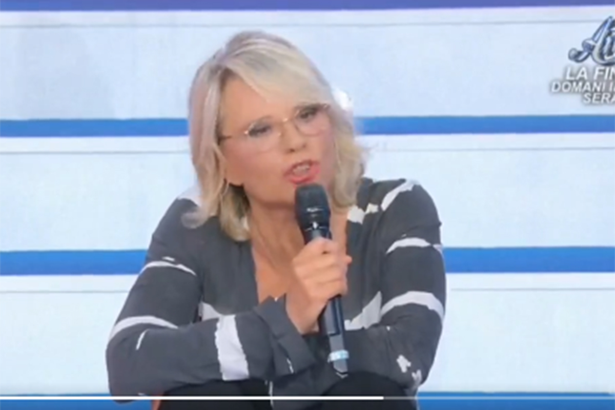 Uomini e Donne, De Filippi perde la pazienza con un cavaliere: “Tu che c….” Uomini e Donne, De Filippi perde la pazienza con un cavaliere: “Tu che c….”