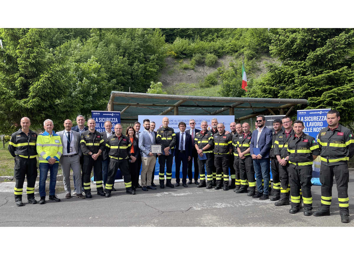ASPI: consegnati fondi ai vigili del fuoco volontari per nuove attrezzature ASPI: consegnati fondi ai vigili del fuoco volontari per nuove attrezzature