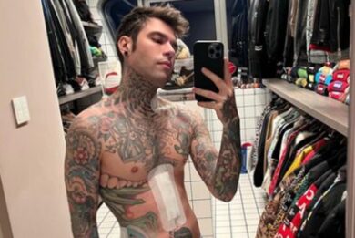Fedez bidona Cattelan, bomba di Corona: “Ricoverato d’urgenza per lo stomaco”