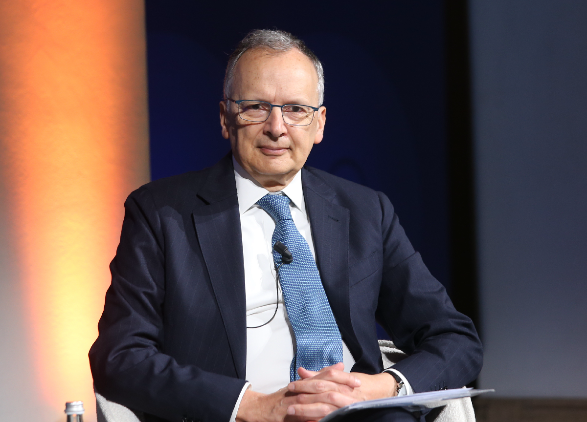 Intesa Sanpaolo: presentato il 105esimo rapporto sui settori industriali Intesa Sanpaolo: presentato il 105esimo rapporto sui settori industriali