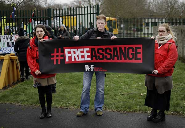 Estradizione in Usa, ok a nuovo appello: Assange può ancora sperare Estradizione in Usa, ok a nuovo appello: Assange può ancora sperare