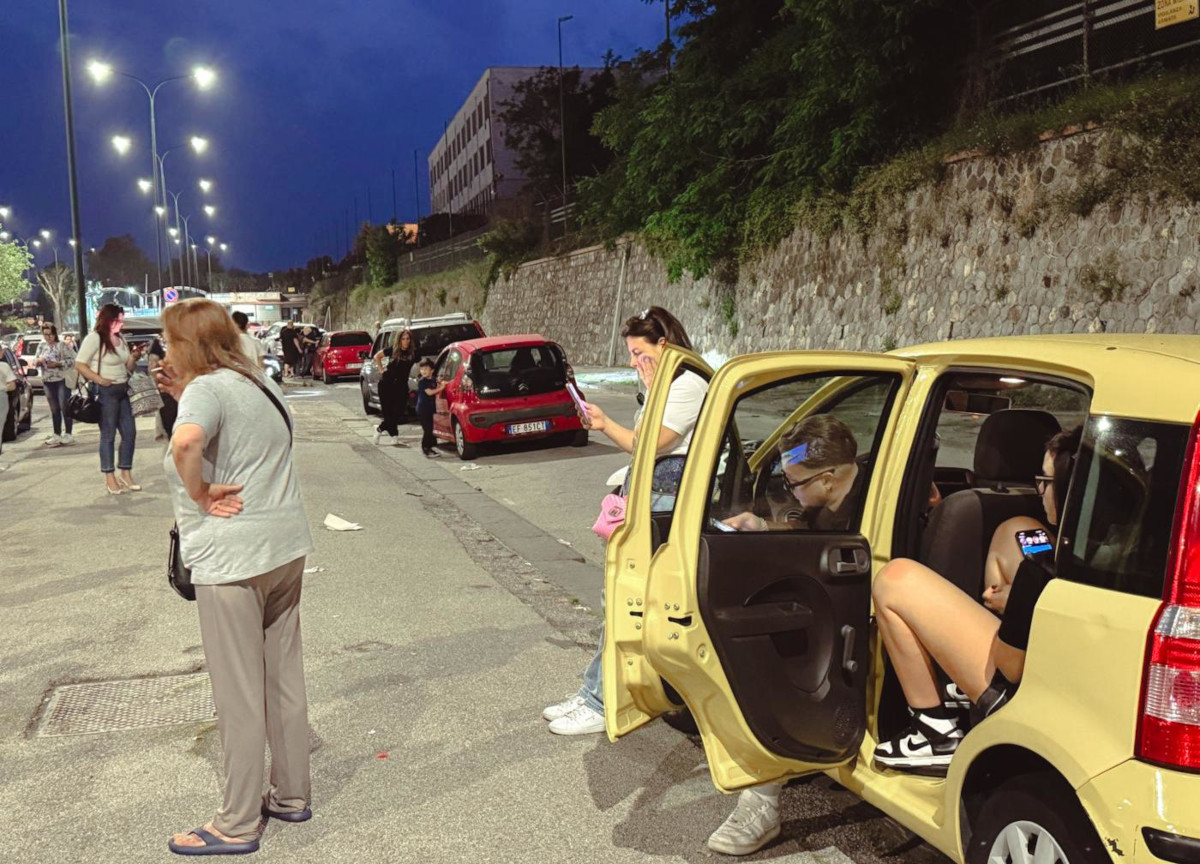 Terremoto ai Campi Flegrei, 150 scosse: una di 4.4. La più forte da 40 anni