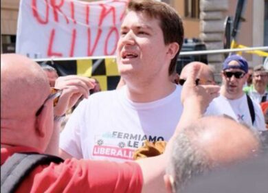 Sciopero taxi, aggredito al corteo di Roma il segretario dei Radicali Italiani