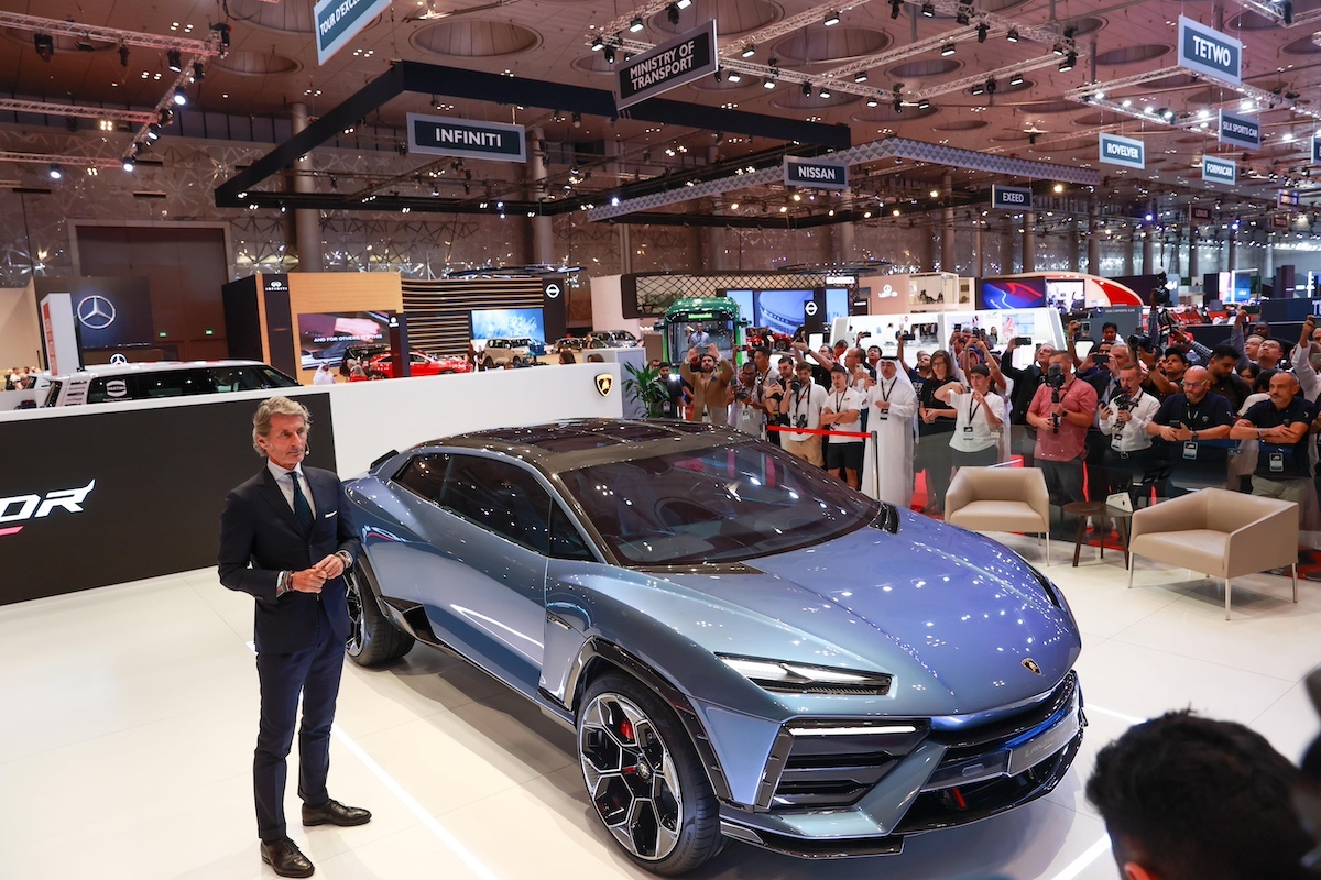 Winkelmann CEO Lamborghini, prudente sull’elettrico il primo arriverà nel 2028 Winkelmann CEO Lamborghini, prudente sull’elettrico il primo arriverà nel 2028