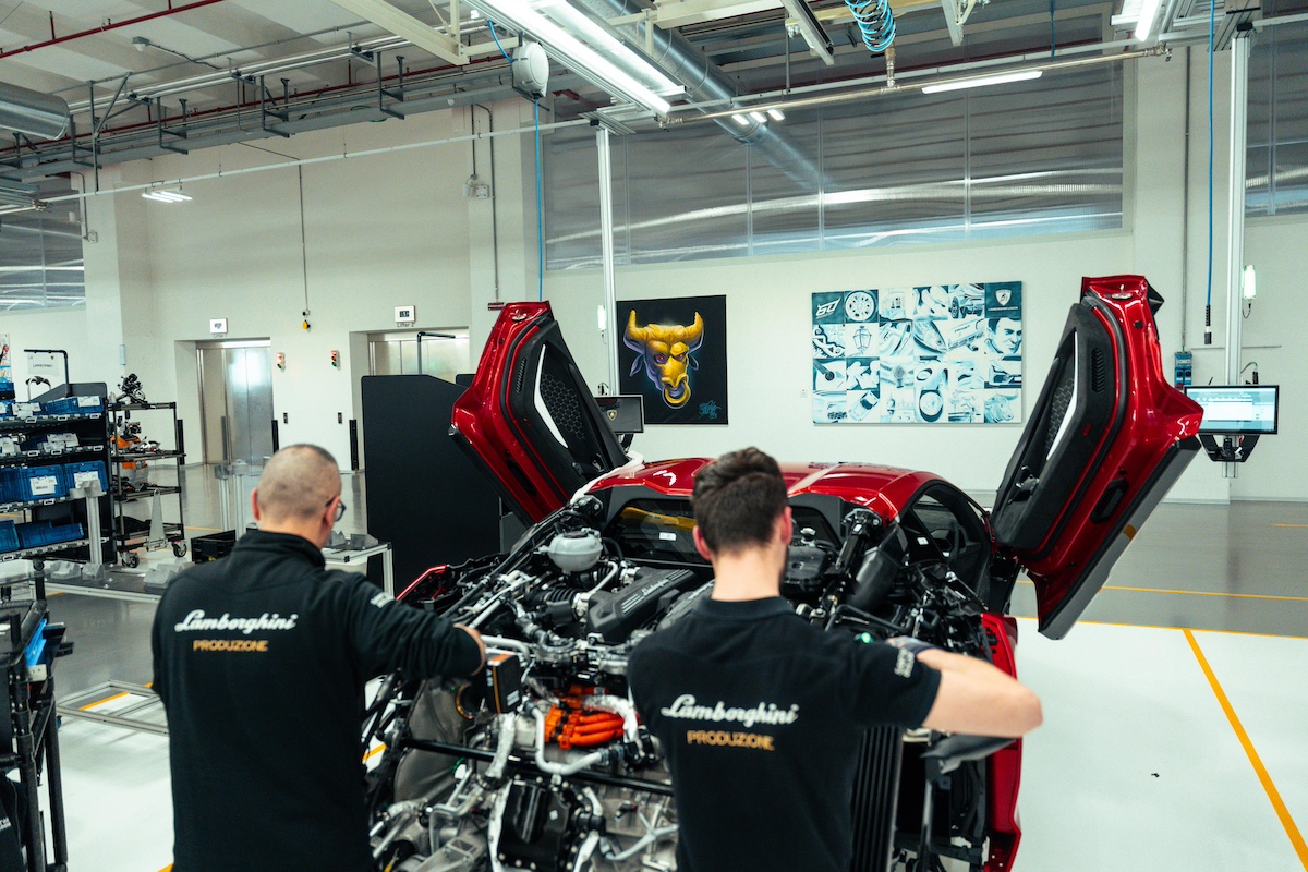 Lamborghini inaugura l’esposizione d’arte “Dreamaway”