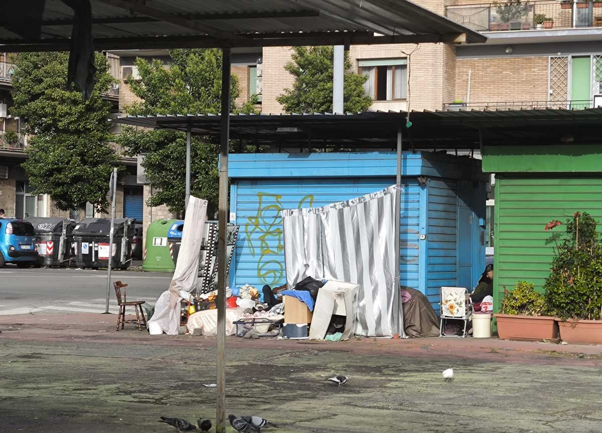 Campagna elettorale: Forza Italia denuncia il degrado di piazza dei Tribuni Campagna elettorale: Forza Italia denuncia il degrado di piazza dei Tribuni