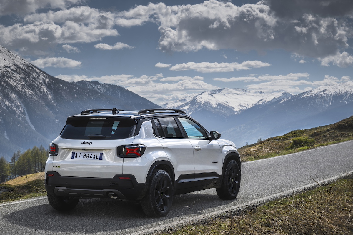 Jeep svela Avenger 4xe a trazione integrale, avventura e innovazione nel B-SUV