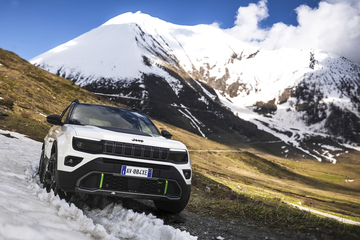 Jeep svela Avenger 4xe a trazione integrale, avventura e innovazione nel B-SUV