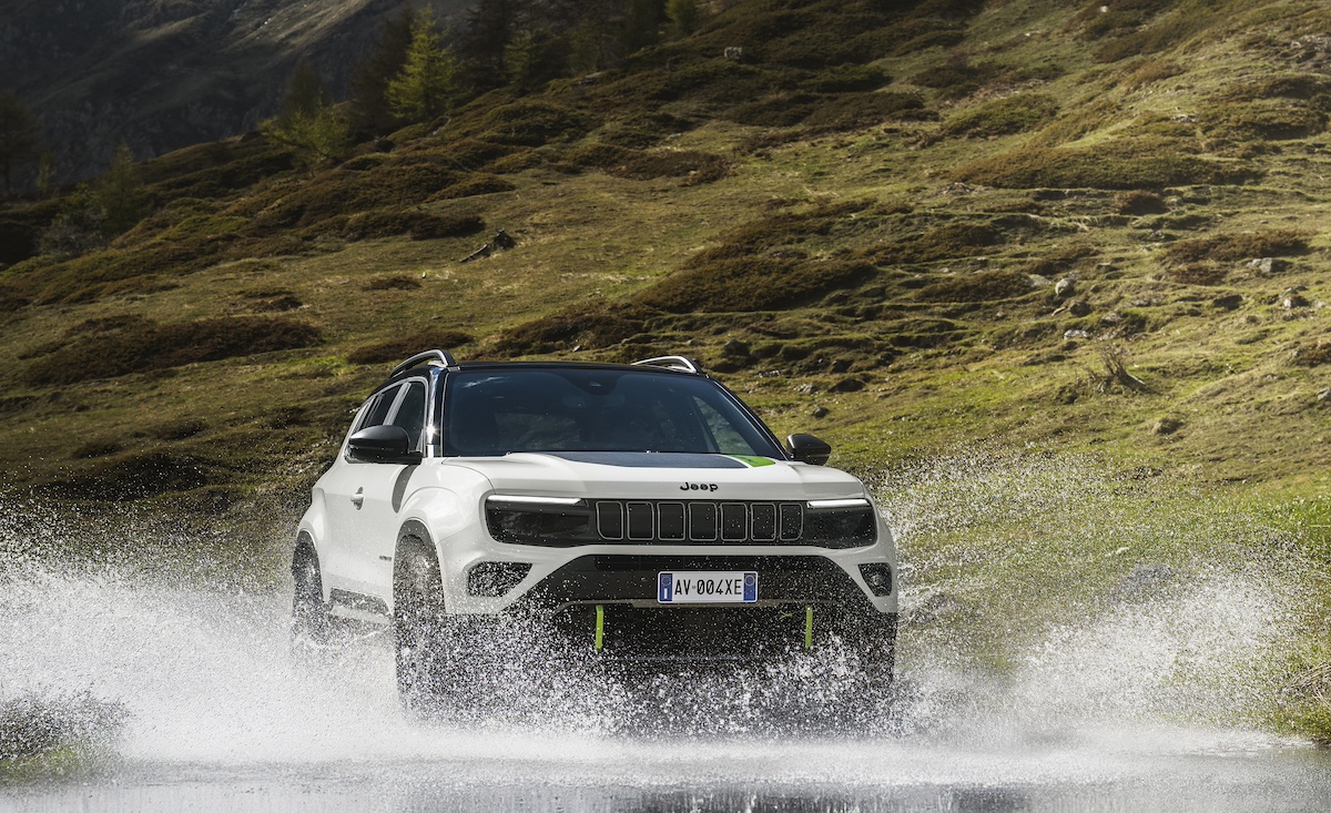 Jeep svela Avenger 4xe a trazione integrale, avventura e innovazione nel B-SUV