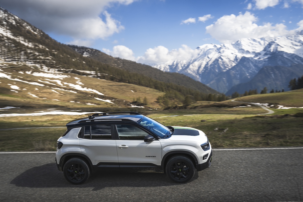Jeep svela Avenger 4xe a trazione integrale, avventura e innovazione nel B-SUV