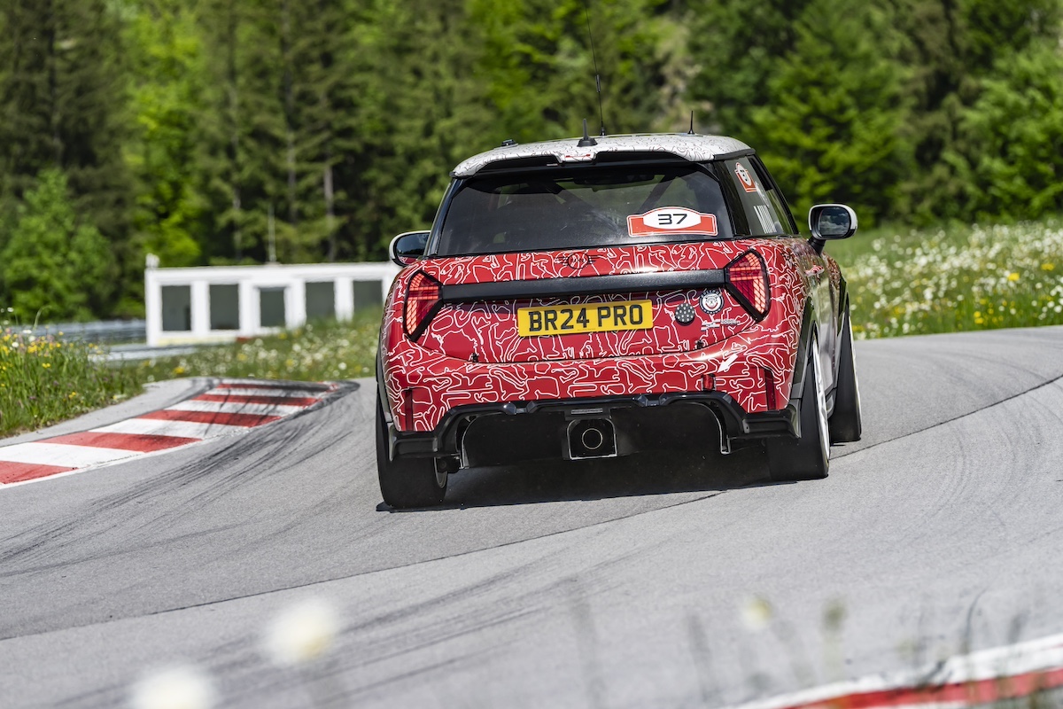 La Nuova MINI John Cooper debutta alle 24 ore del Nürburgring