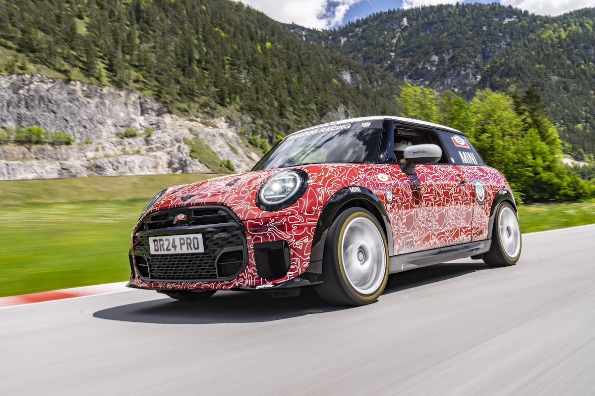 La Nuova MINI John Cooper debutta alle 24 ore del Nürburgring