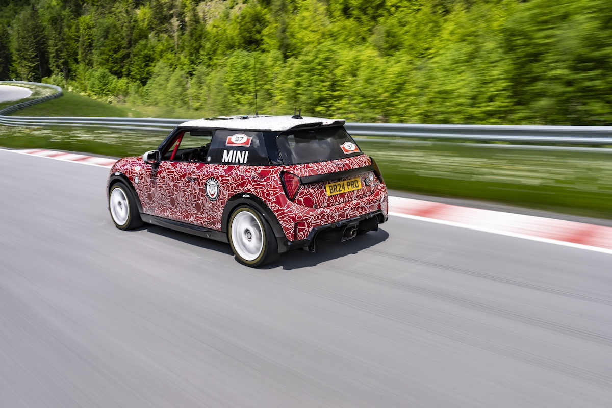 La Nuova MINI John Cooper debutta alle 24 ore del Nürburgring