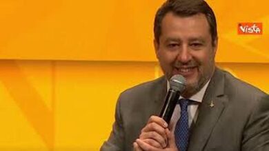 Salvini contestato da attivisti di Greenpeace al Festival dell’Economia di Trento