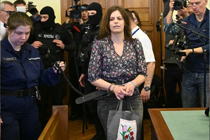 Budapest, Ilaria Salis esce dal carcere e va ai domiciliari Budapest, Ilaria Salis esce dal carcere e va ai domiciliari