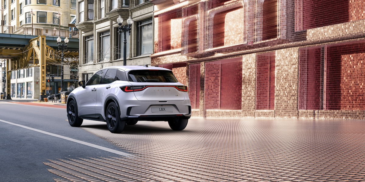 Lexus: tre artisti creano opere digitali per il lancio della nuova LBX Lexus: tre artisti creano opere digitali per il lancio della nuova LBX