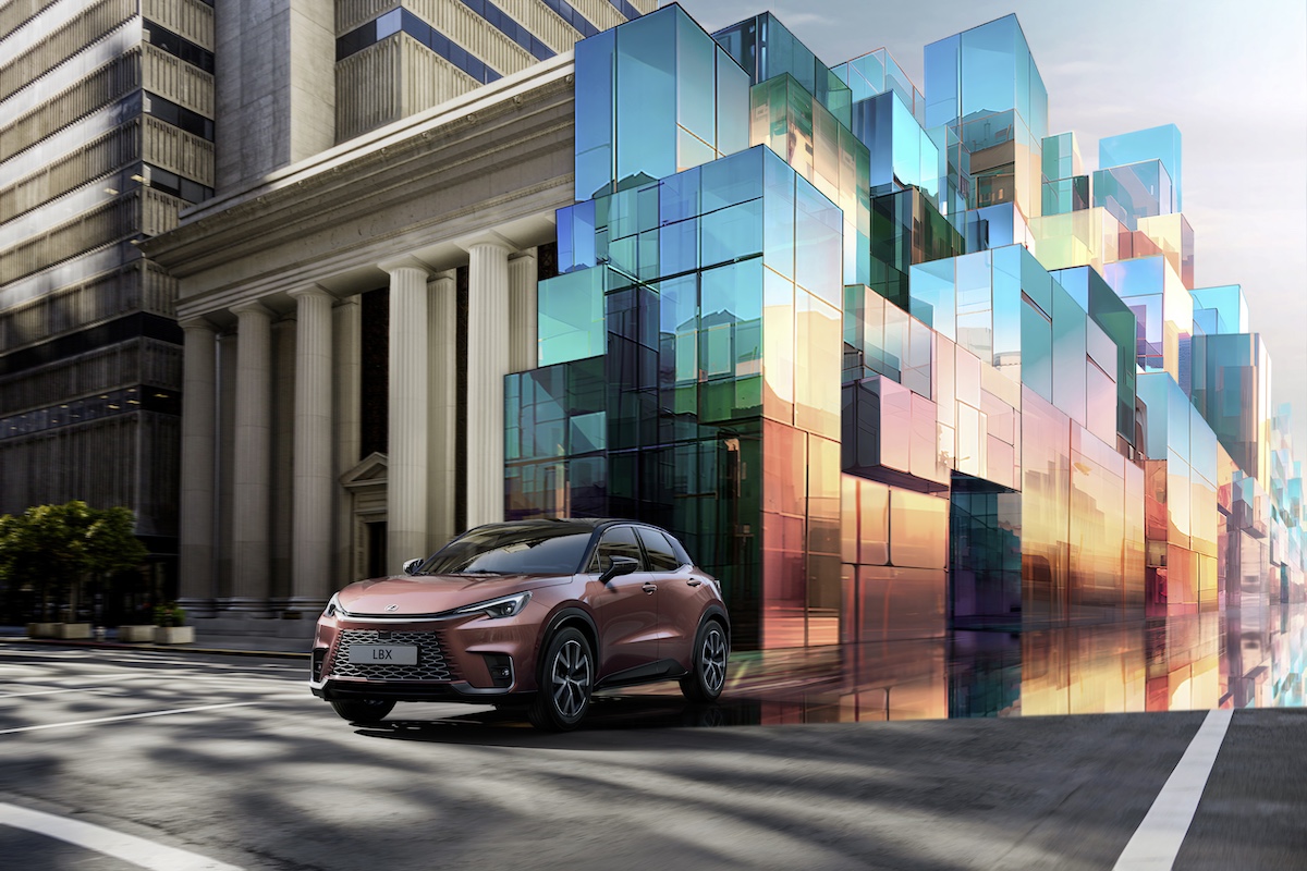 Lexus: tre artisti creano opere digitali per il lancio della nuova LBX Lexus: tre artisti creano opere digitali per il lancio della nuova LBX