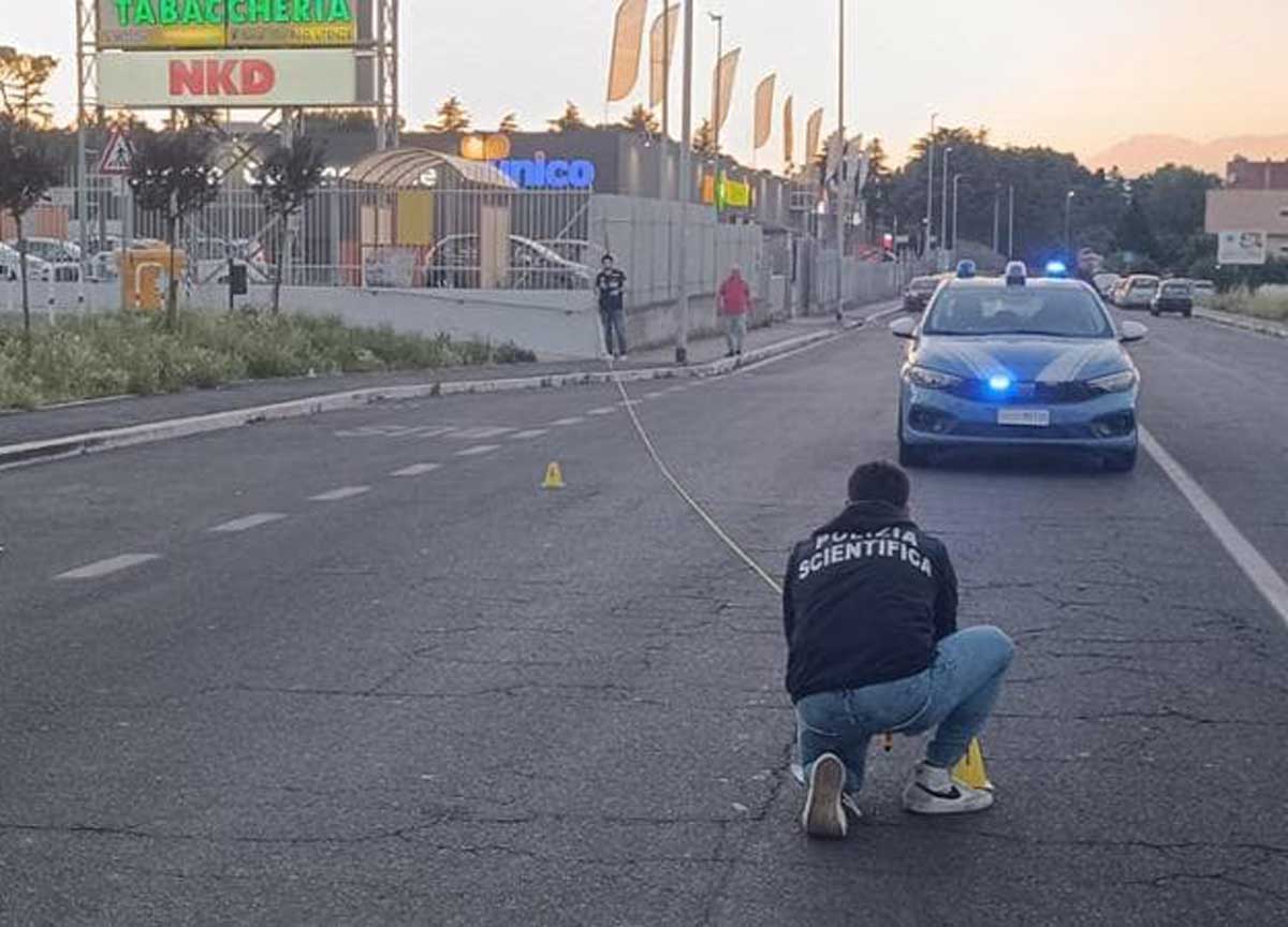 Sparatoria a Roma, uccisa un 81enne: fermato il presunto killer: ha 28 anni Sparatoria a Roma, uccisa un 81enne: fermato il presunto killer: ha 28 anni