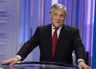Tajani, convention show di FI. Poi canta e balla con i Ricchi e Poveri