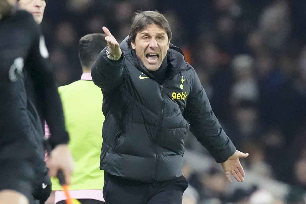 Antonio Conte-Napoli, una stella della Juventus per il mister salentino Antonio Conte-Napoli, una stella della Juventus per il mister salentino