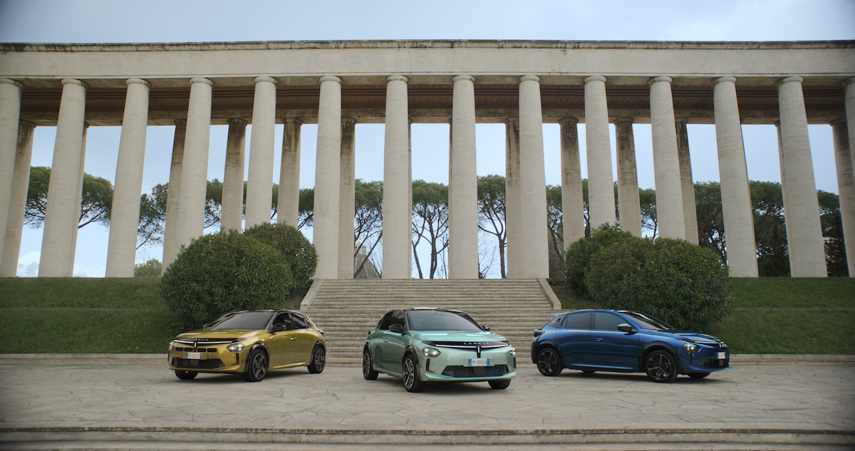 Lancia presenta la Nuova Ypsilon: eleganza e tecnologia per tutti Lancia presenta la Nuova Ypsilon: eleganza e tecnologia per tutti