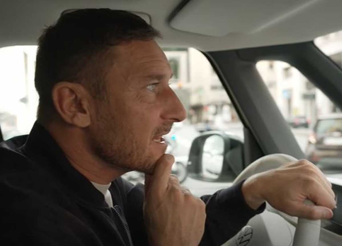 Francesco Totti torna in campo, il Capitano protagonista della Kings League Francesco Totti torna in campo, il Capitano protagonista della Kings League