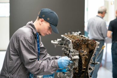 Toyota, lancia il programma “Tech School per i Meccanici del Futuro”
