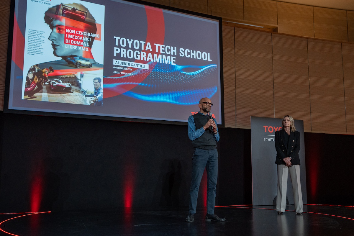 Toyota, lancia il programma “Tech School per i Meccanici del Futuro”